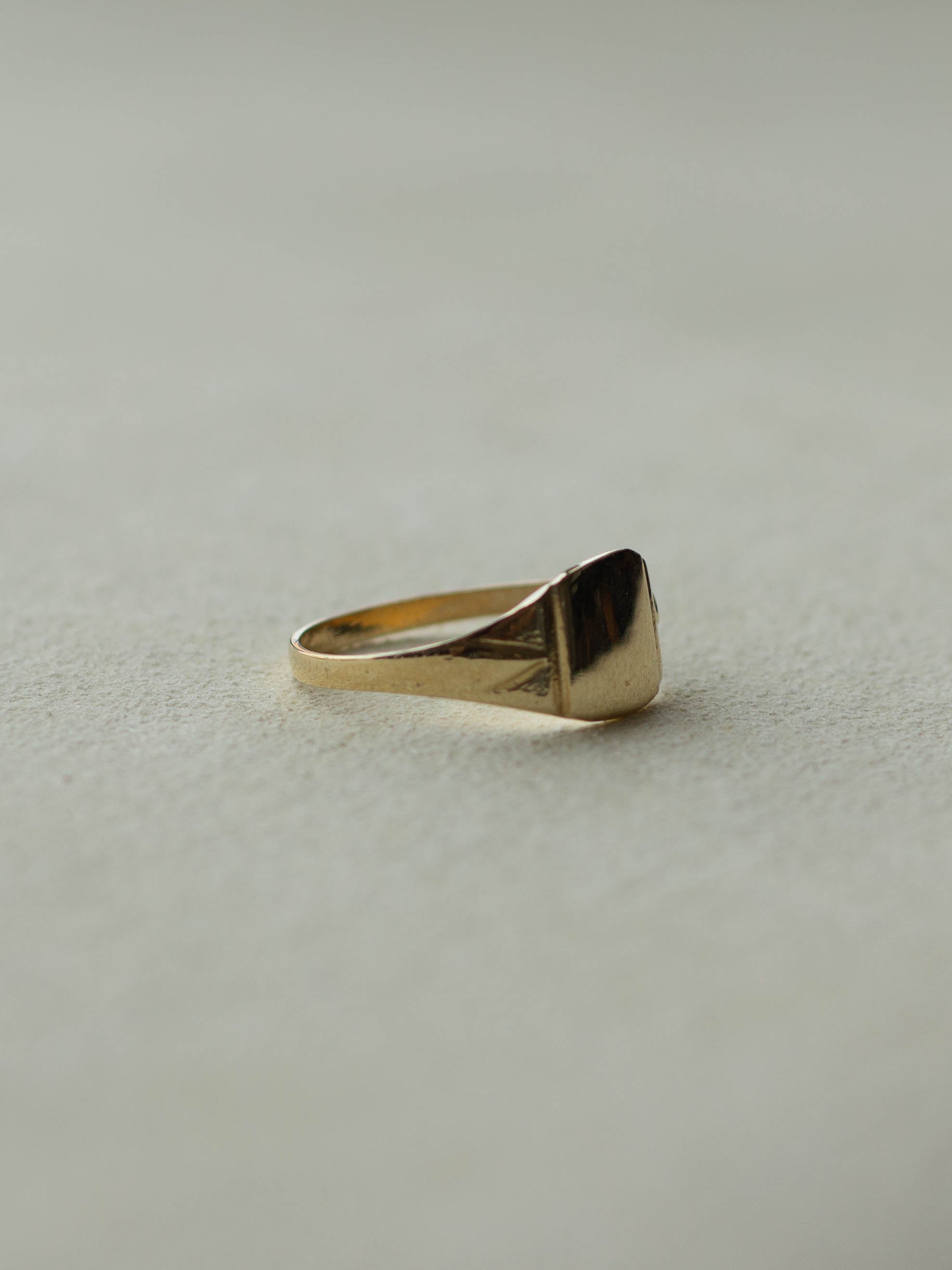 9ct Gold Signet Ring (GDR-25SS003)