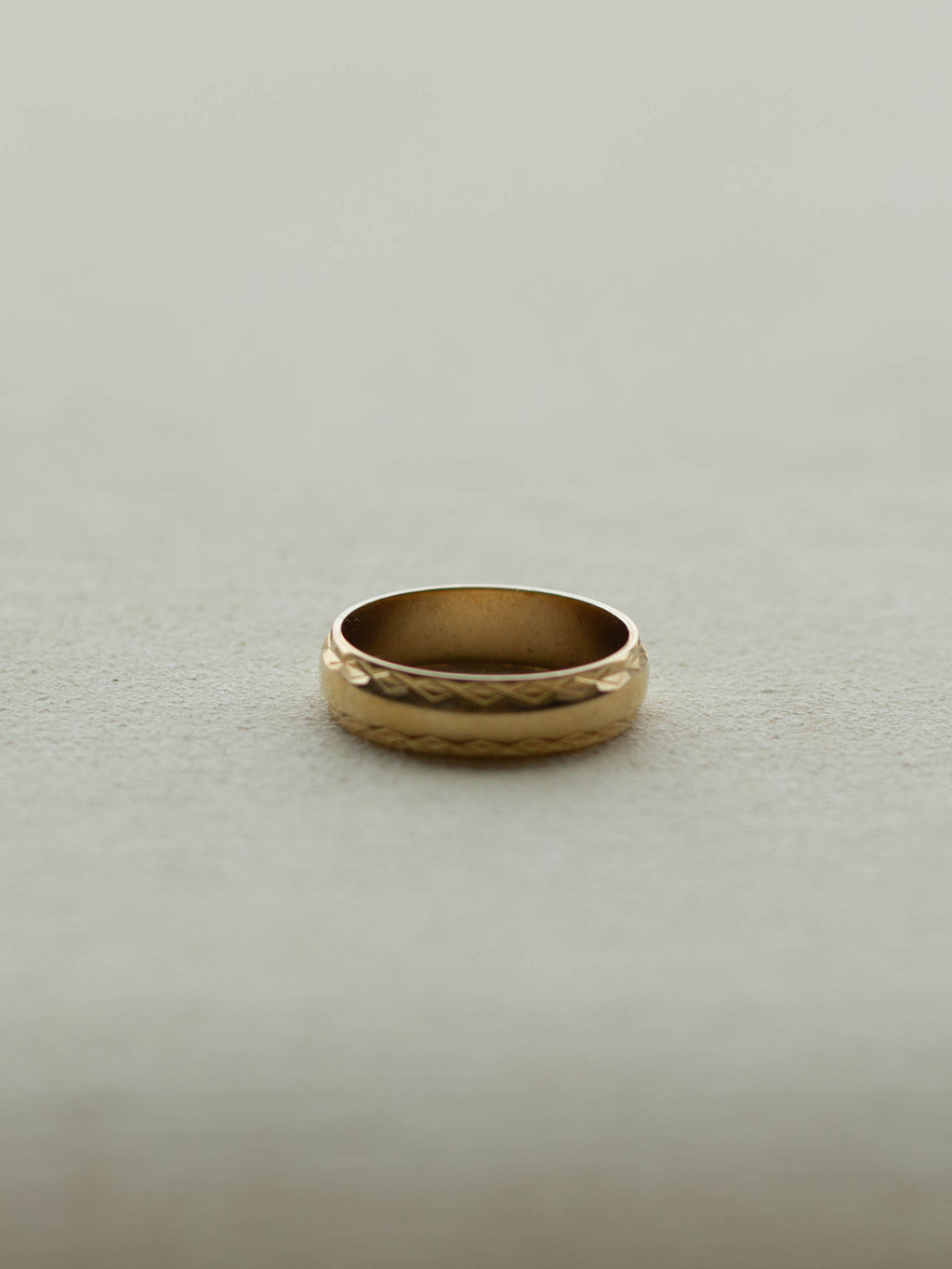 9ct Gold Rhombus Line Band (GDR-25SS005)