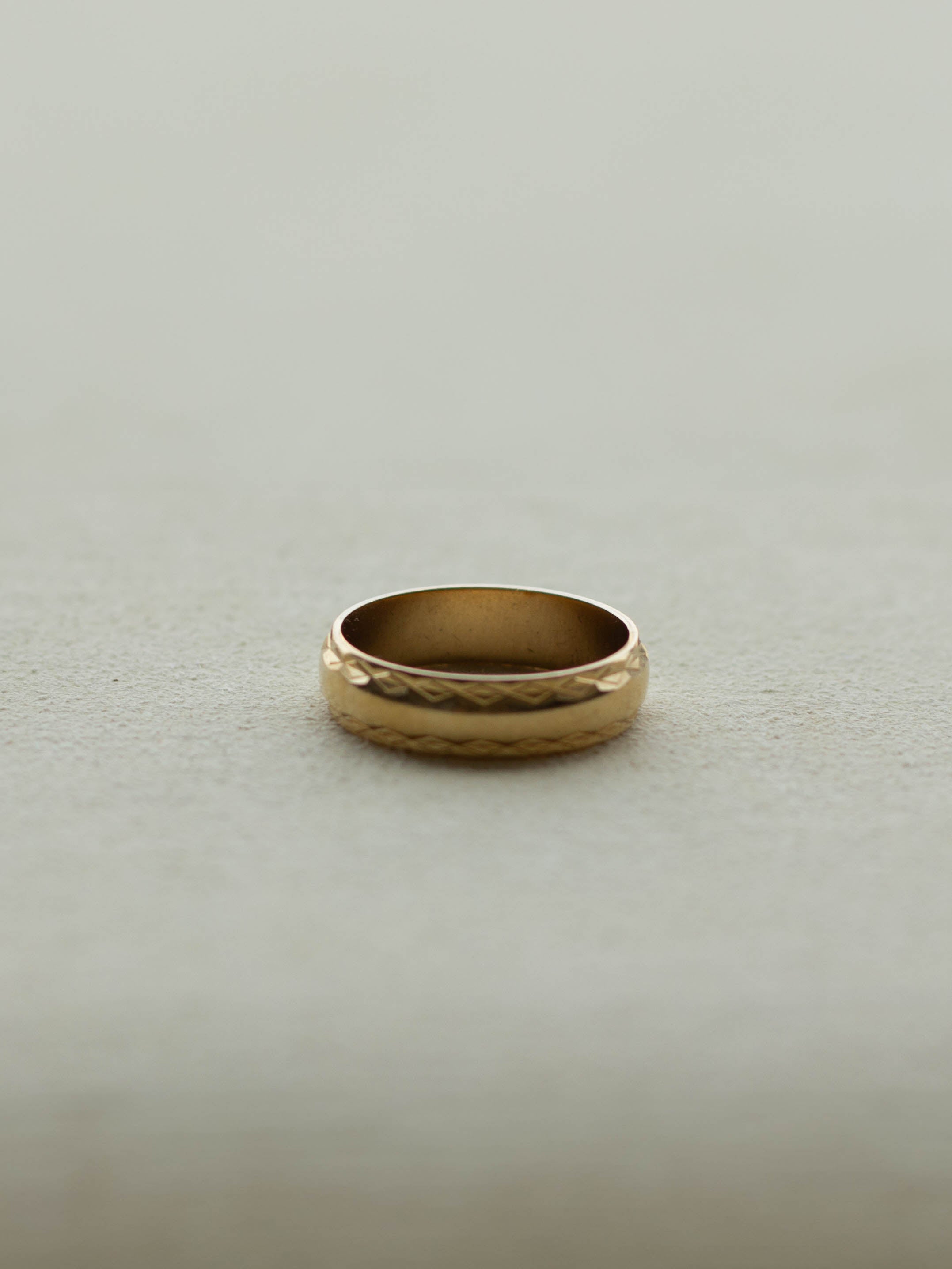 9ct Gold Rhombus Line Band (GDR-25SS005)