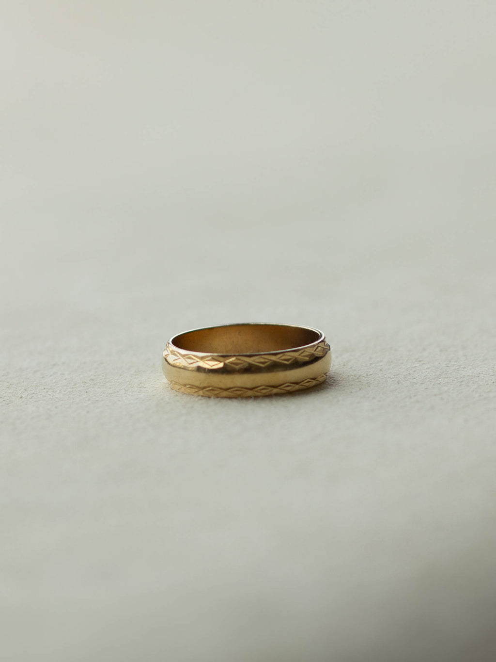 9ct Gold Rhombus Line Band (GDR-25SS005)