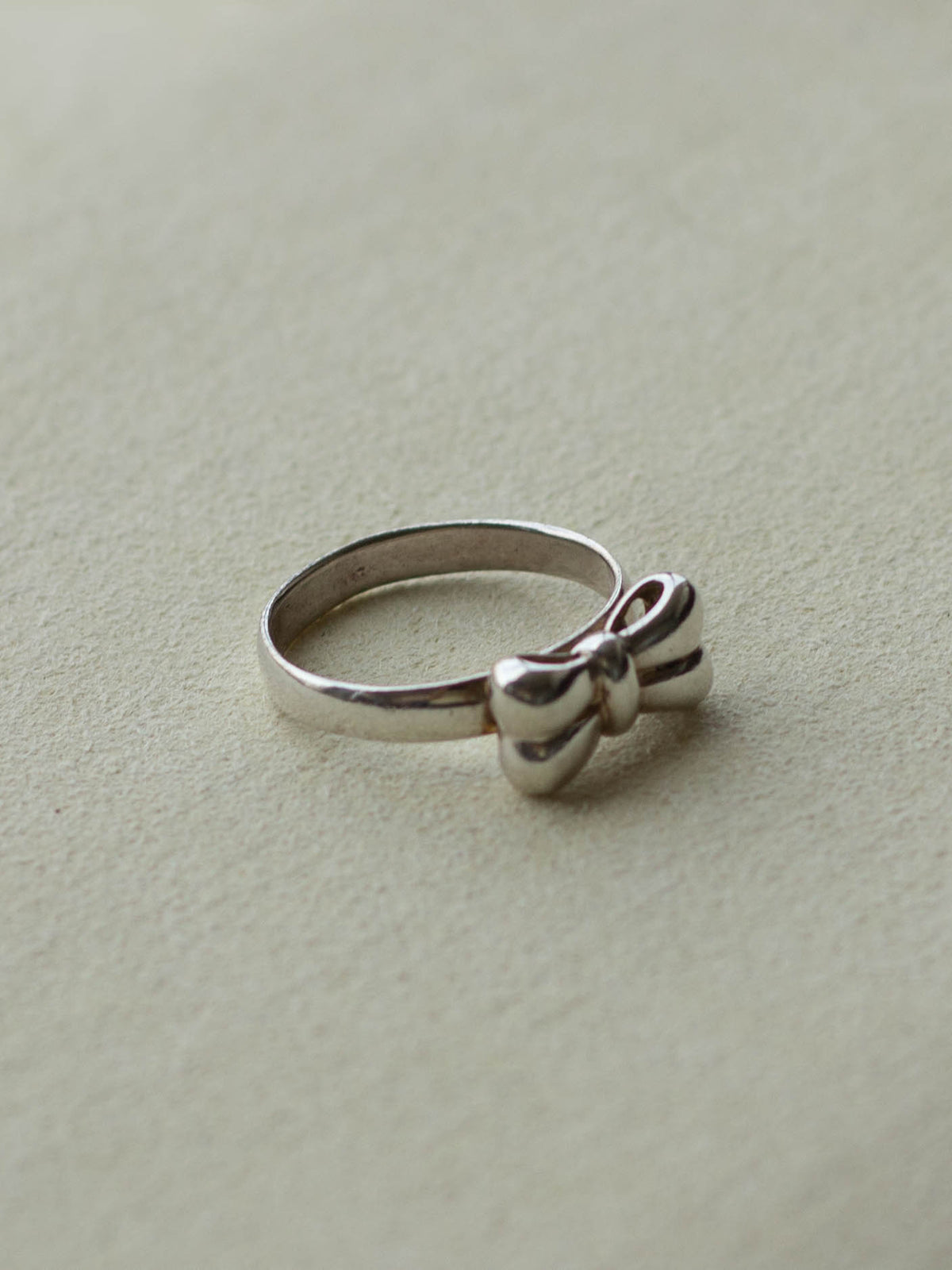 Silver Bow Band Ring (SVR-25SS017)