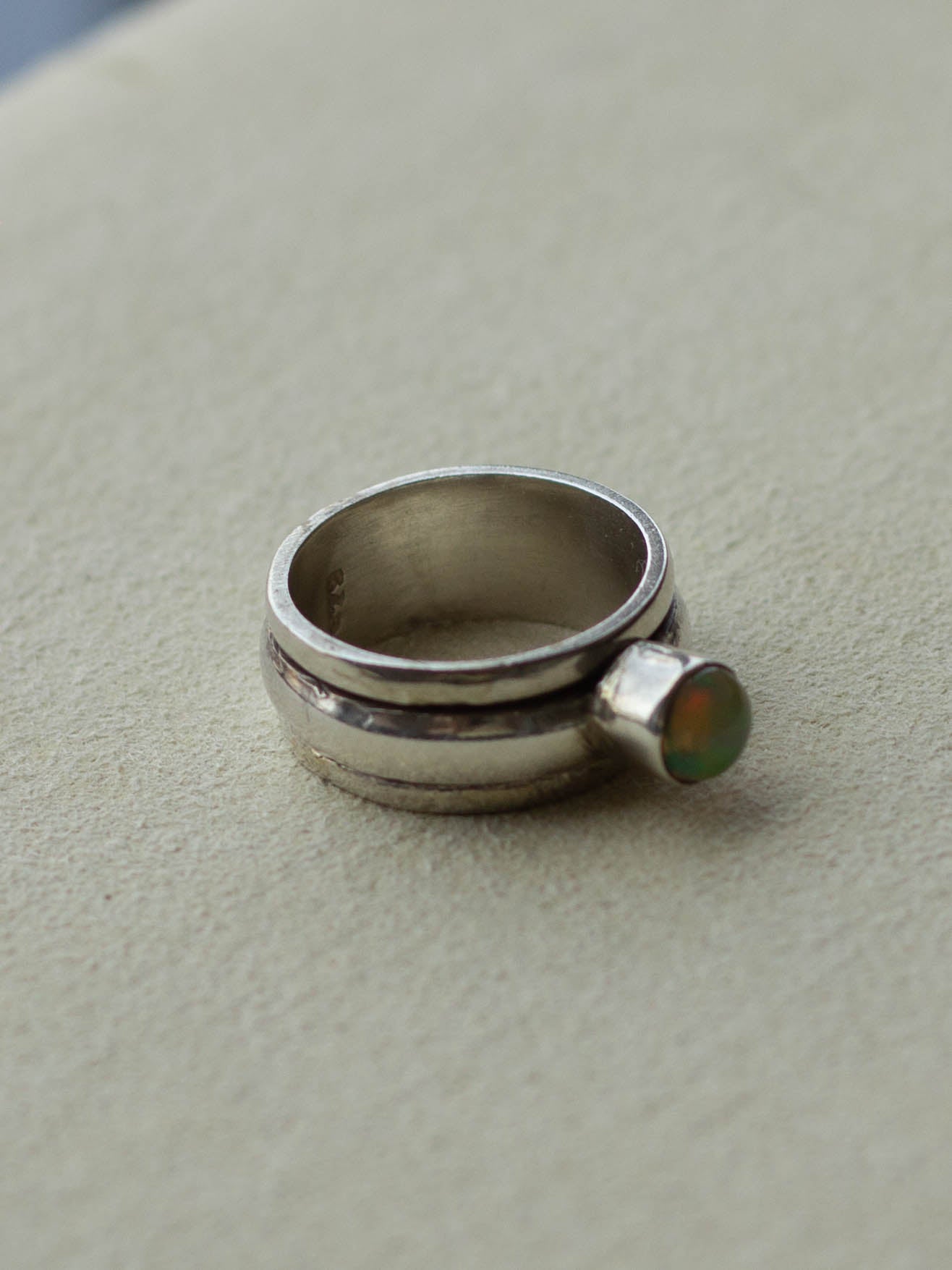 Silver Opal Spinner Ring (SVR-25SS022)