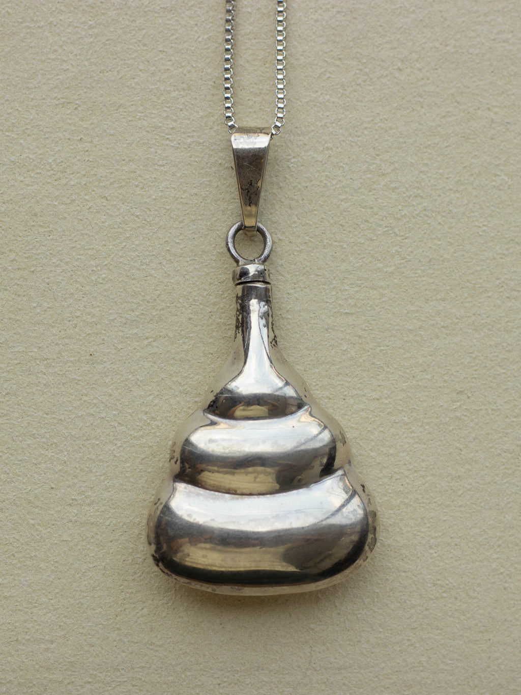 Silver Necklace w/ Perfume Bottle (SVNL-25SS003)