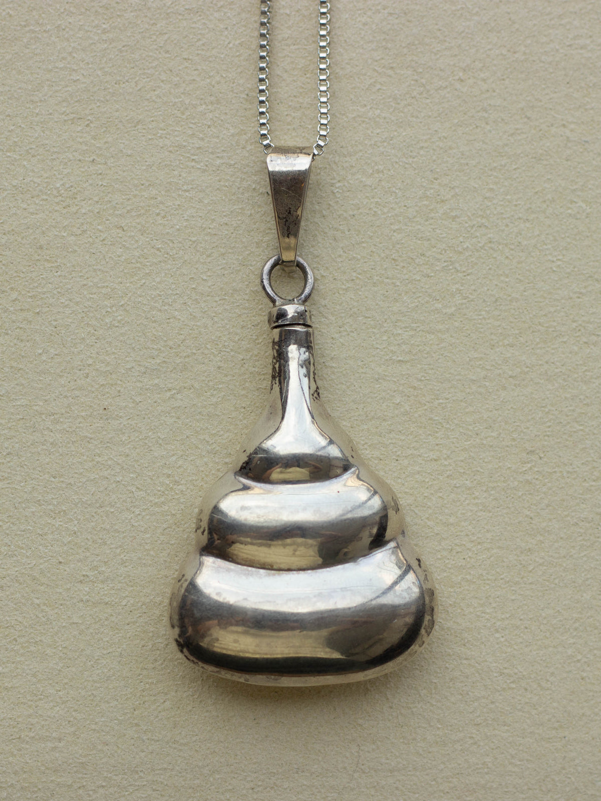 Silver Necklace w/ Perfume Bottle (SVNL-25SS003)