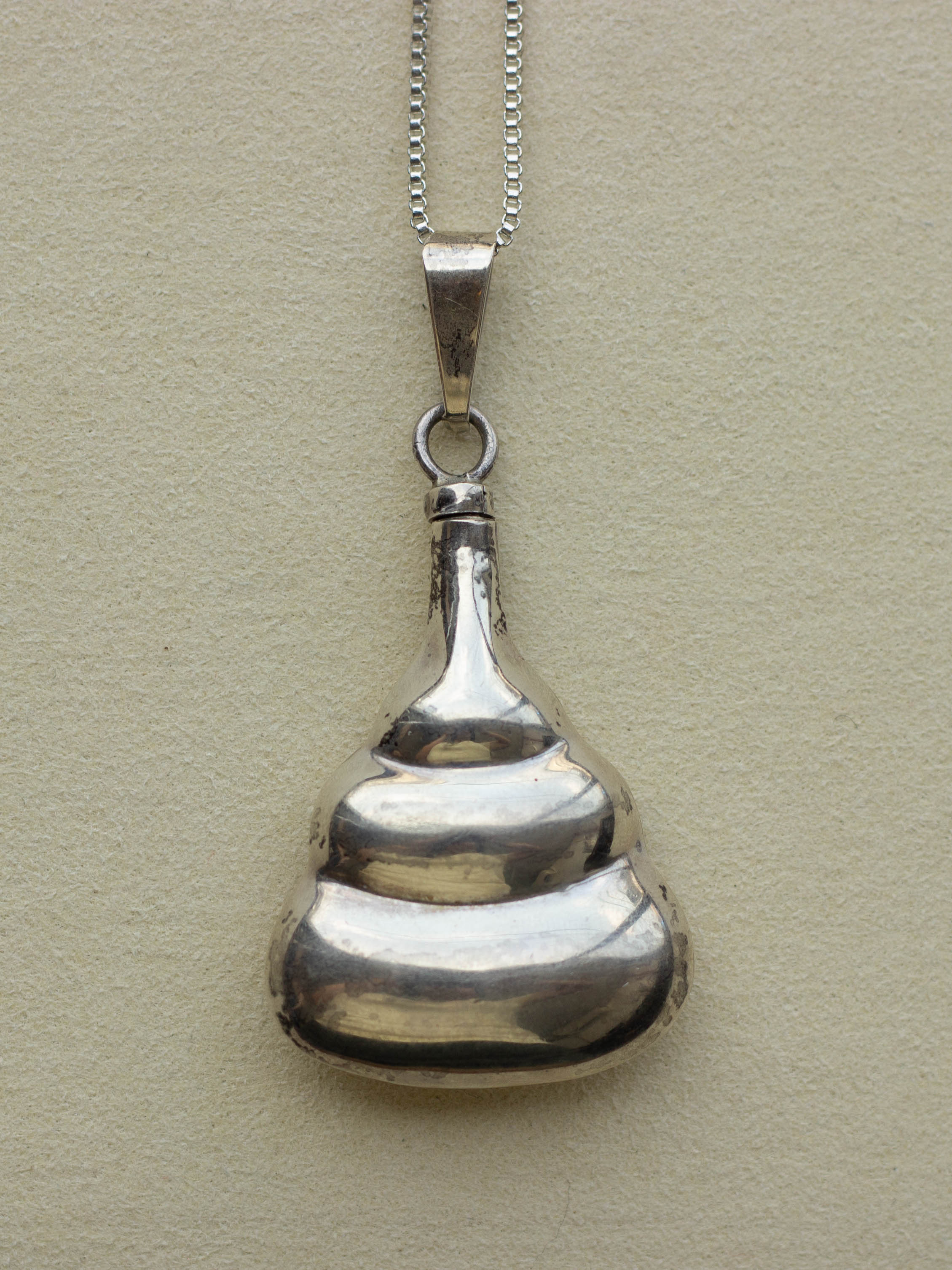 Silver Necklace w/ Perfume Bottle (SVNL-25SS003)