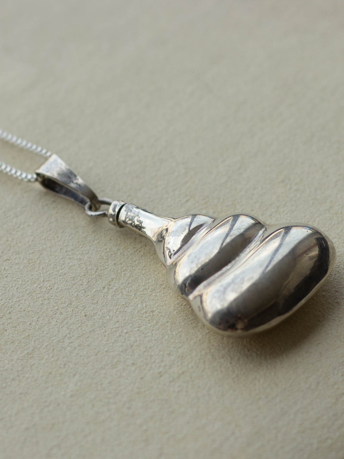 Silver Necklace w/ Perfume Bottle (SVNL-25SS003)