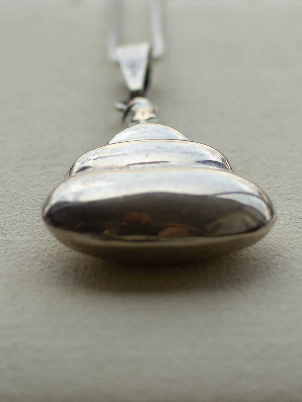 Silver Necklace w/ Perfume Bottle (SVNL-25SS003)