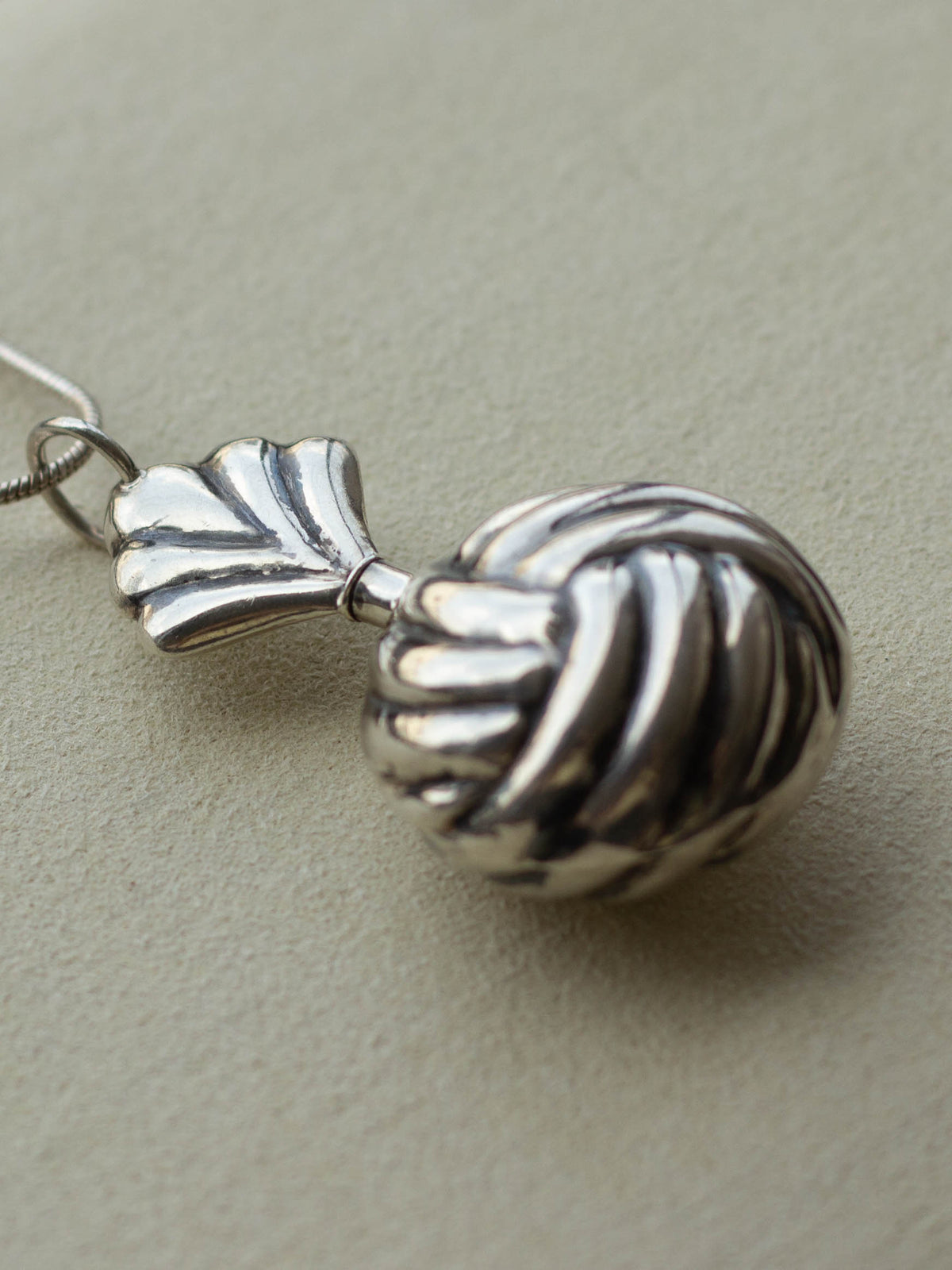 Silver Necklace w/ Perfume Bottle (SVNL-25SS003)