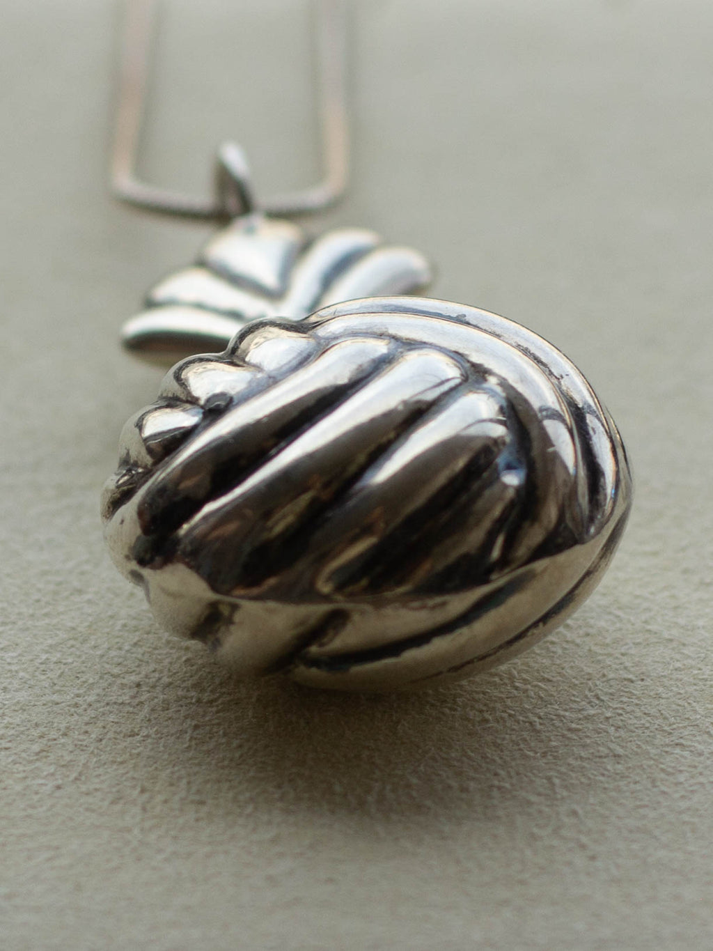 Silver Necklace w/ Perfume Bottle (SVNL-25SS003)