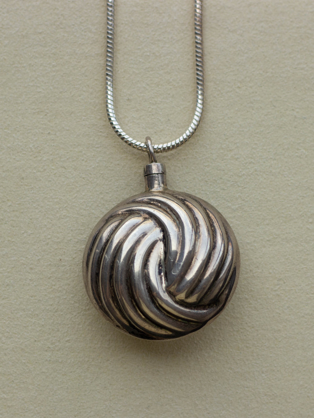 Silver Necklace w/ Perfume Bottle (SVNL-25SS003)