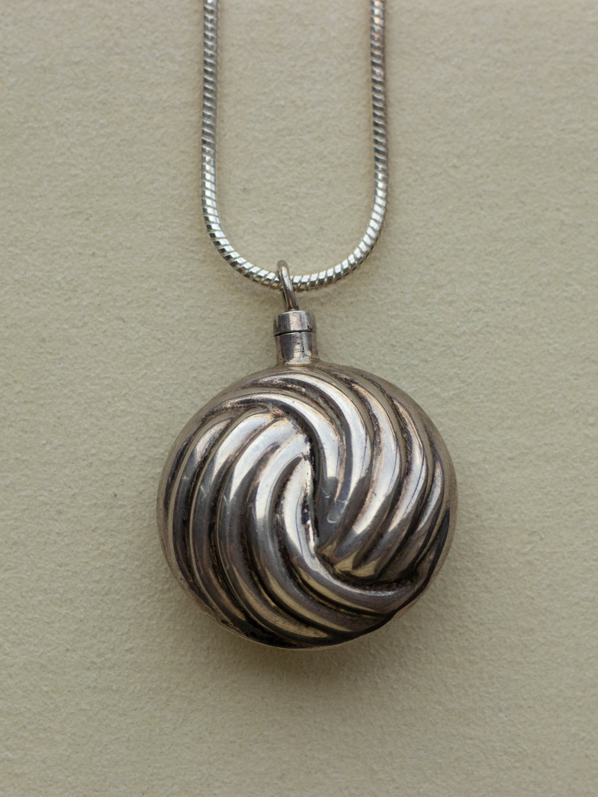 Silver Necklace w/ Perfume Bottle (SVNL-25SS003)