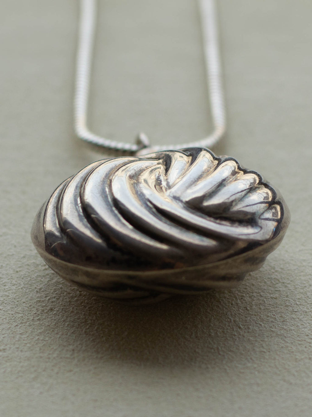 Silver Necklace w/ Perfume Bottle (SVNL-25SS003)