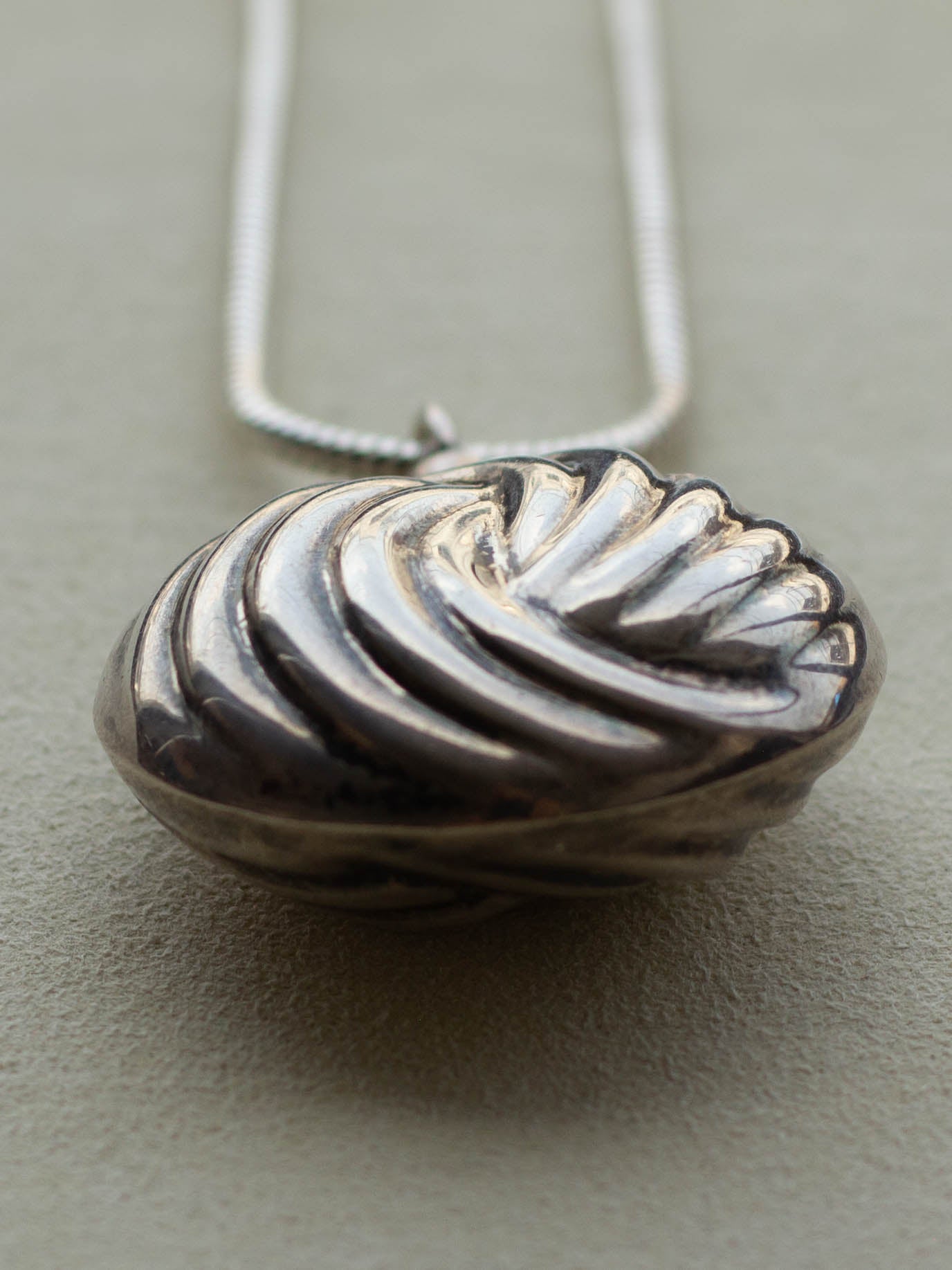 Silver Necklace w/ Perfume Bottle (SVNL-25SS003)