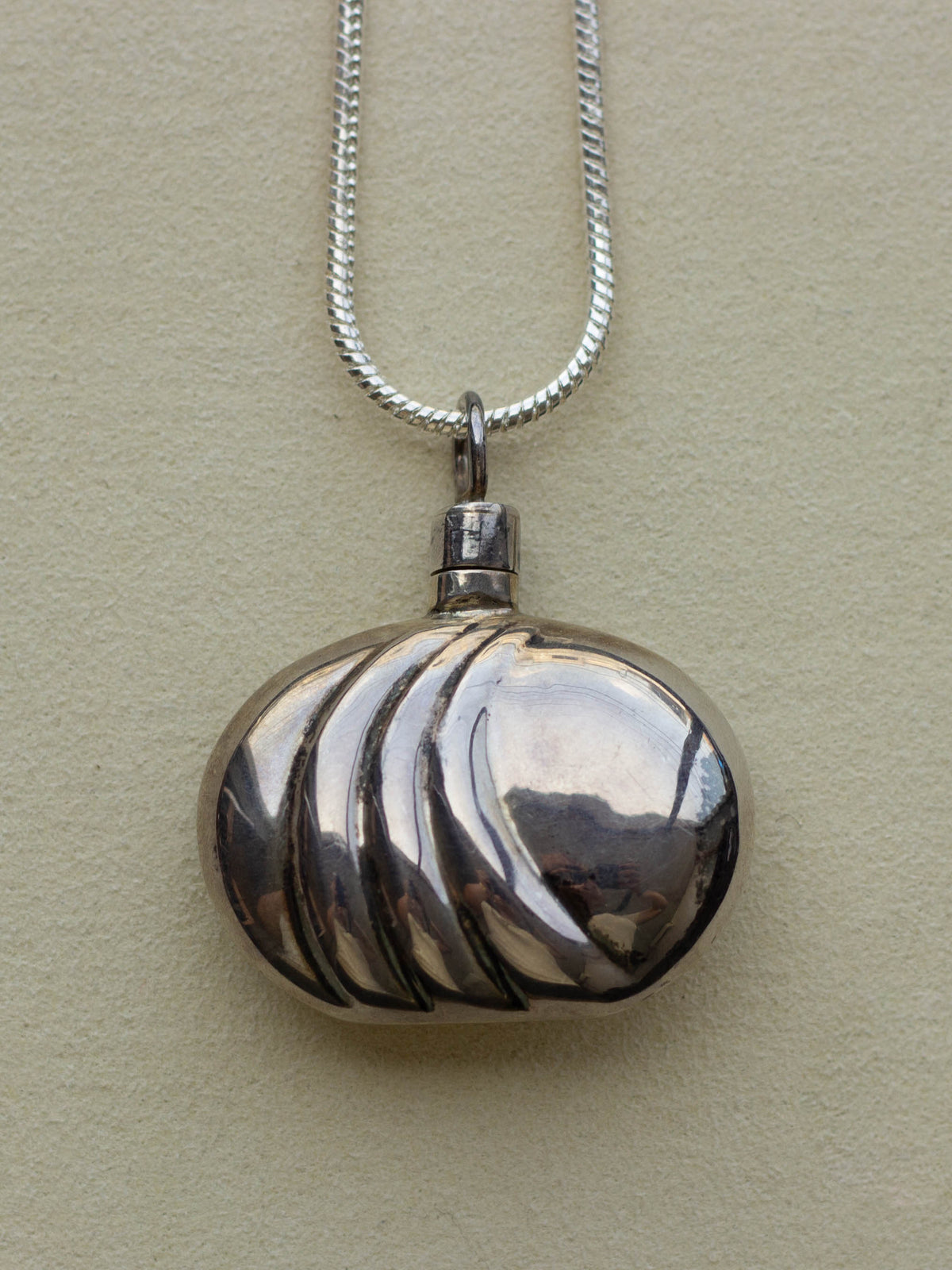 Silver Necklace w/ Perfume Bottle (SVNL-25SS003)