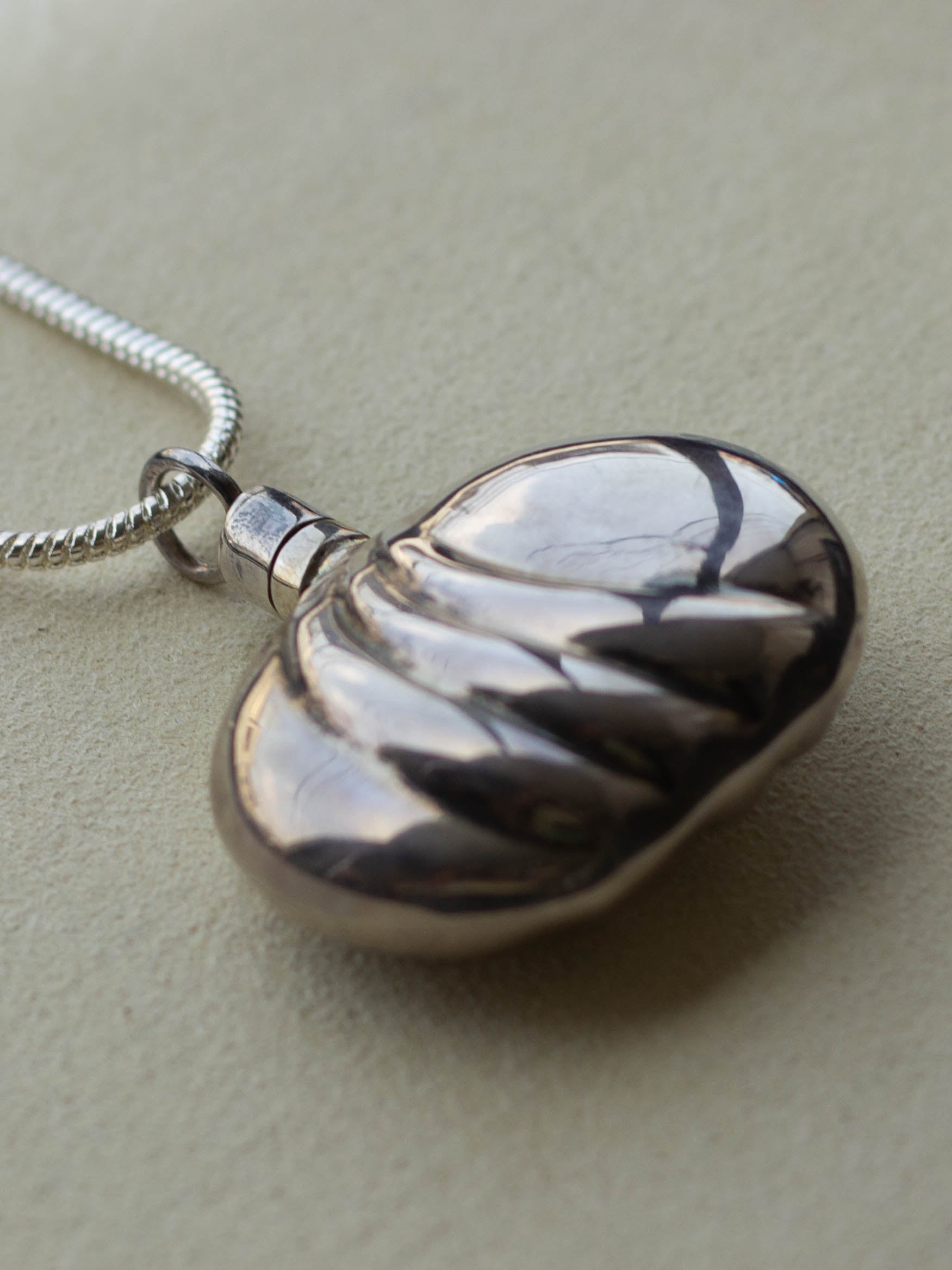 Silver Necklace w/ Perfume Bottle (SVNL-25SS003)