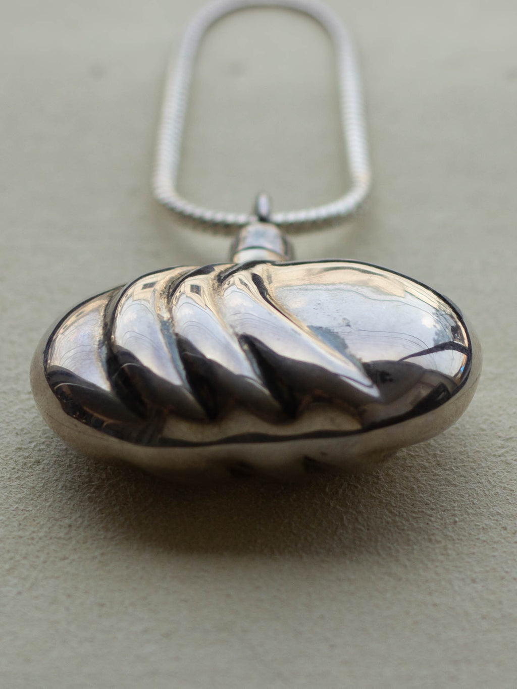 Silver Necklace w/ Perfume Bottle (SVNL-25SS003)