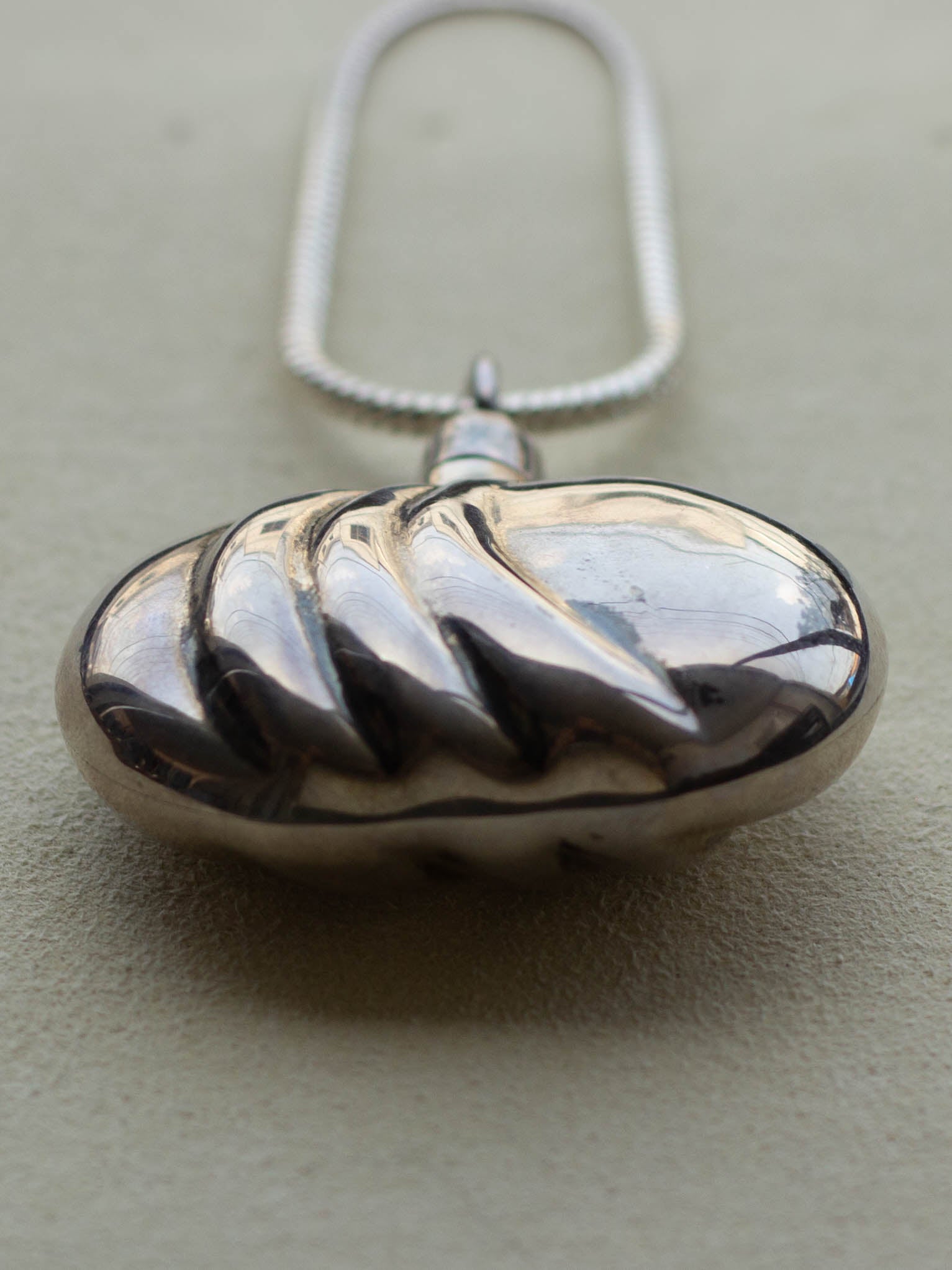 Silver Necklace w/ Perfume Bottle (SVNL-25SS003)
