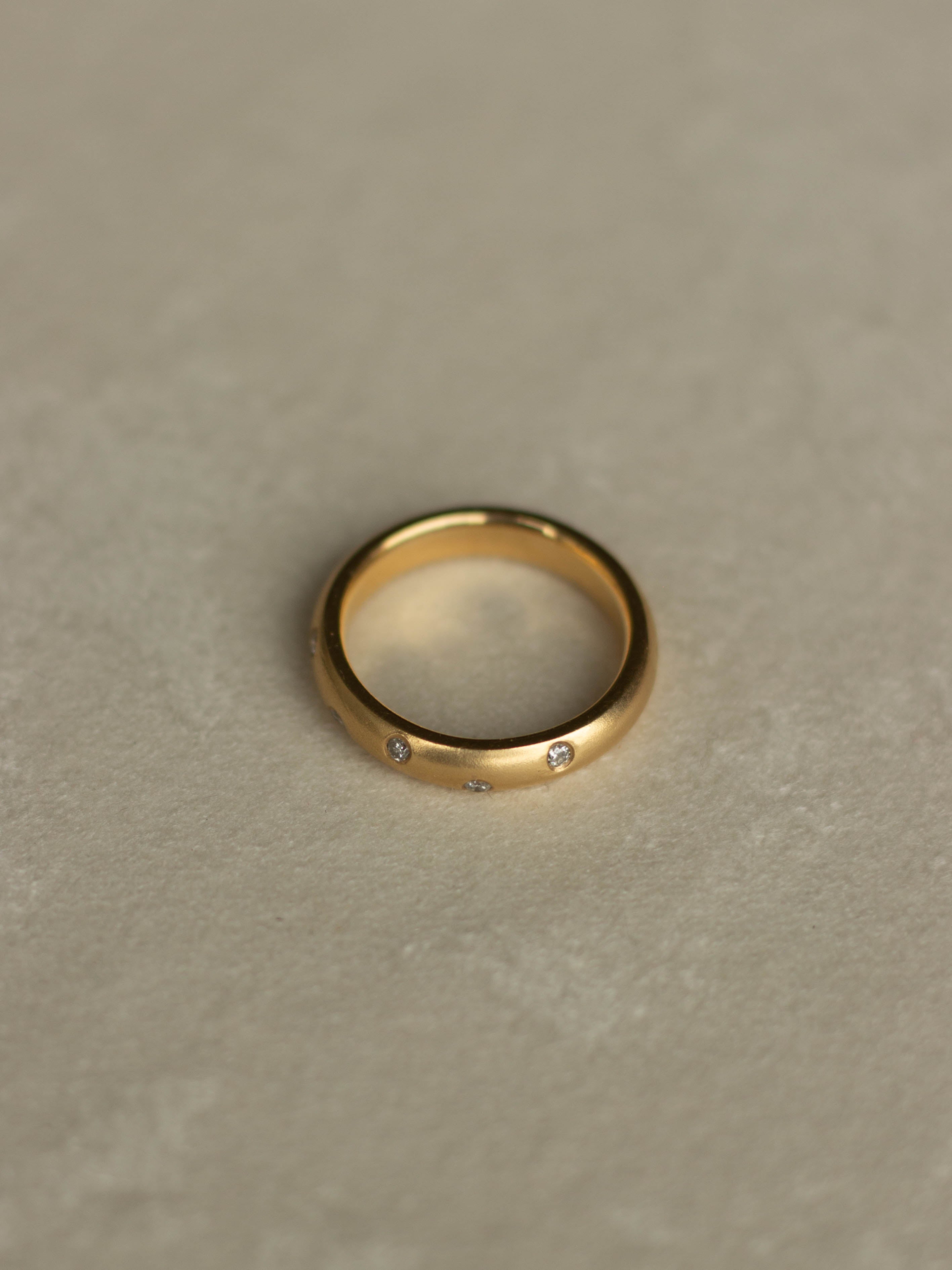 14K Matte Dotted Diamond Ring (GDR-42)