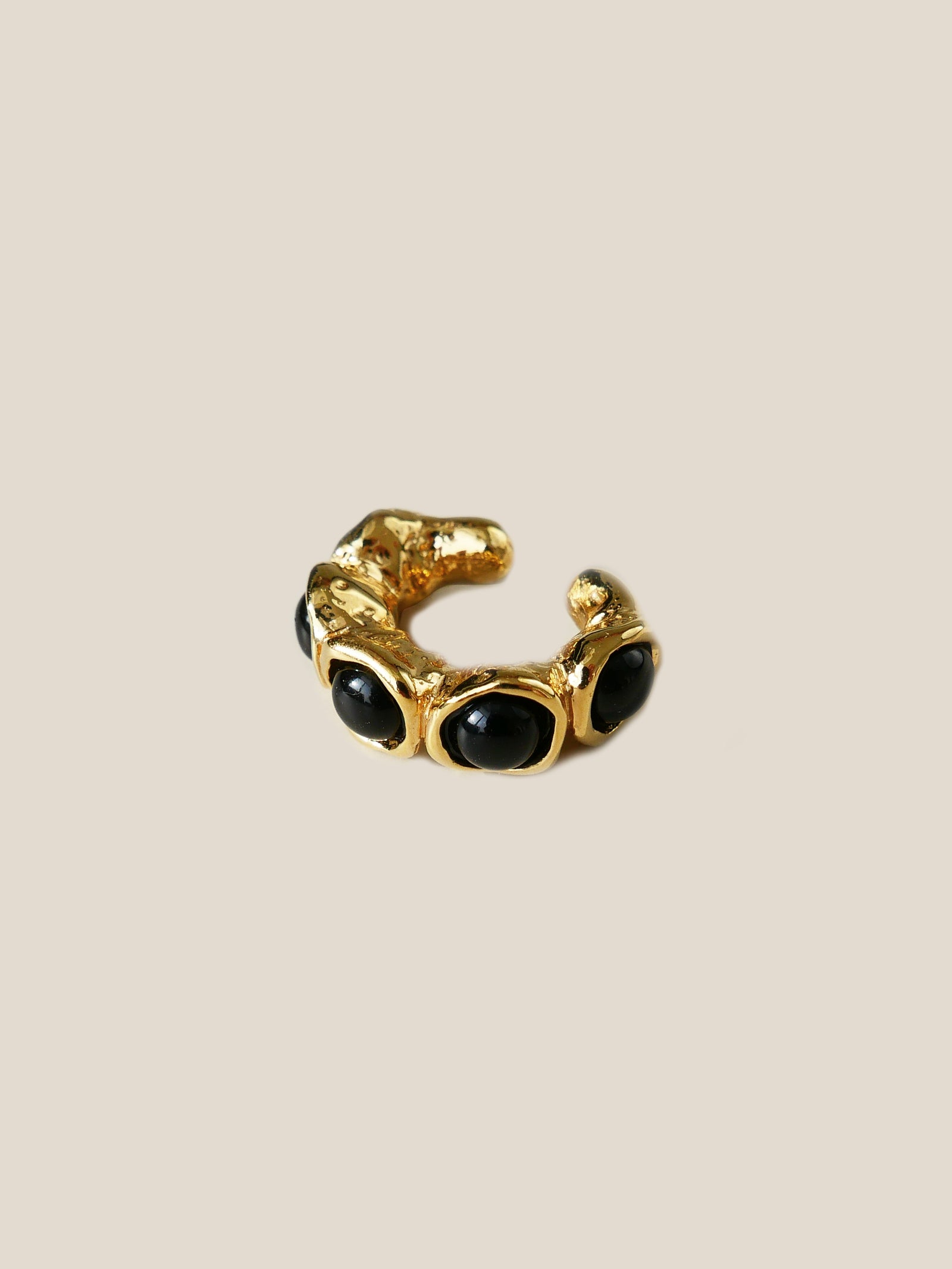 "Isabella Etou" Crinkle Tiny Onyx Earcuff (Single)