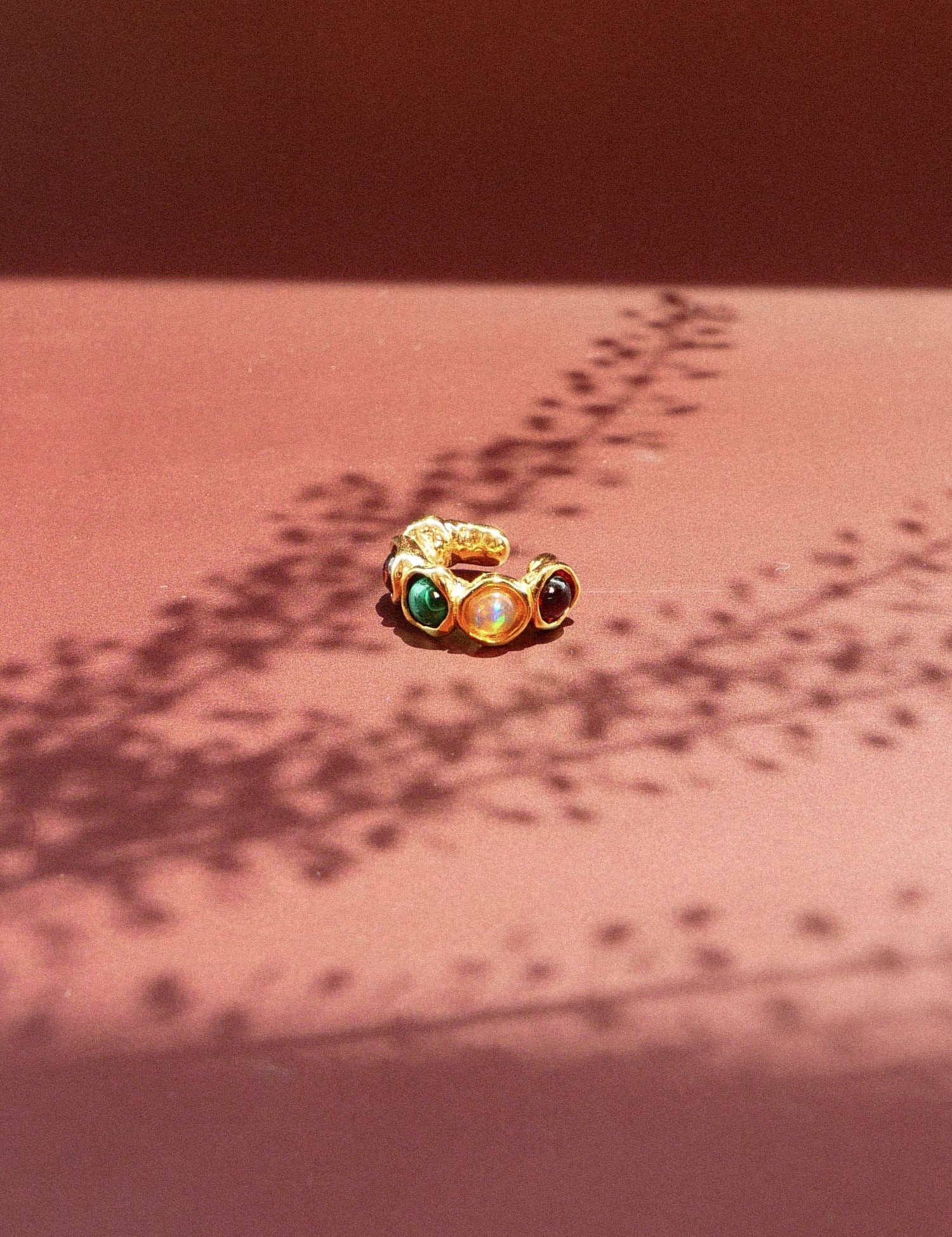 "Isabella Etou" Crinkle Tiny Multi Stone Earcuff (Single)