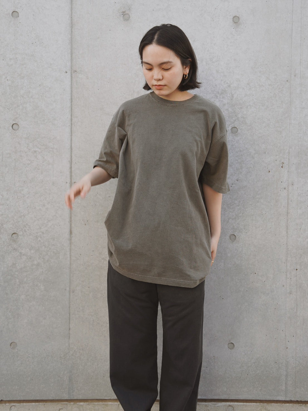 "GAP" Sand Color Pigment Washed Tee - Gray