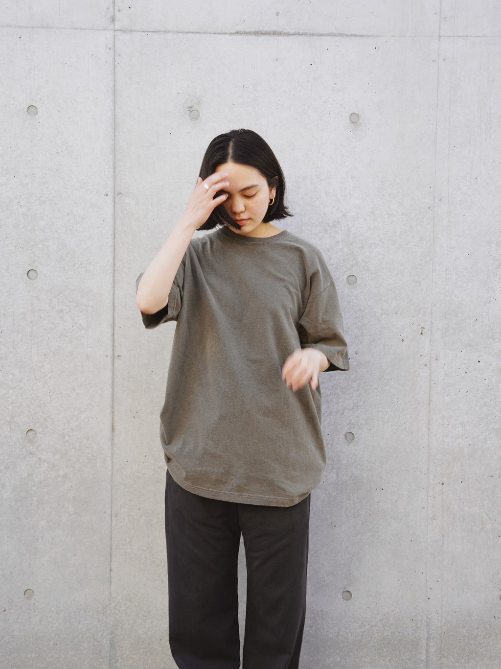 "GAP" Sand Color Pigment Washed Tee - Gray