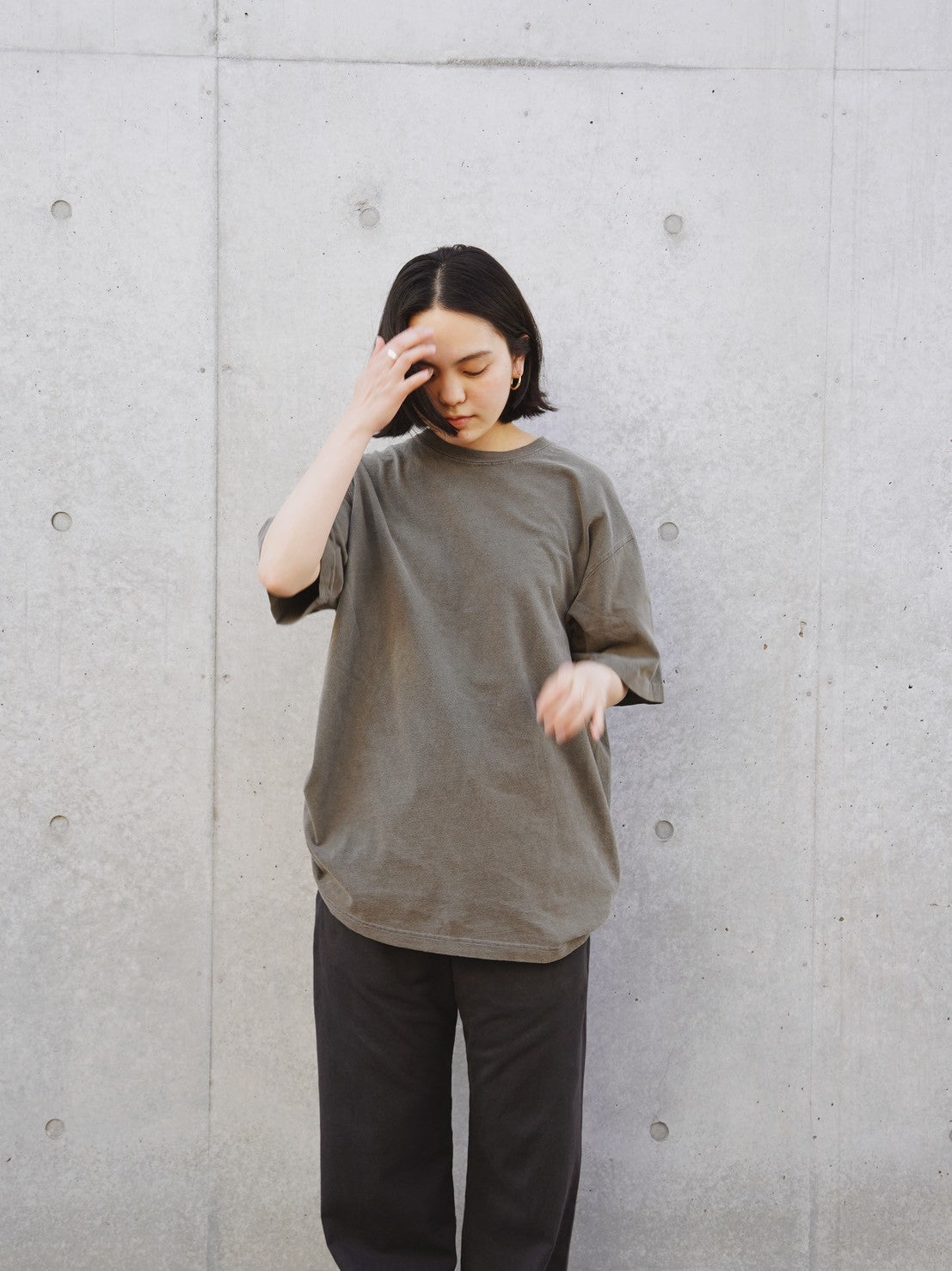 "GAP" Sand Color Pigment Washed Tee - Gray