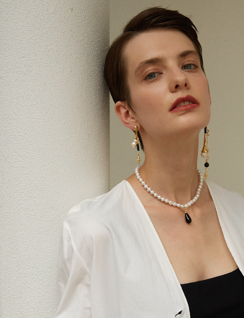 "Isabella Etou" Pearl and Onyx Tiny Leaf Necklace