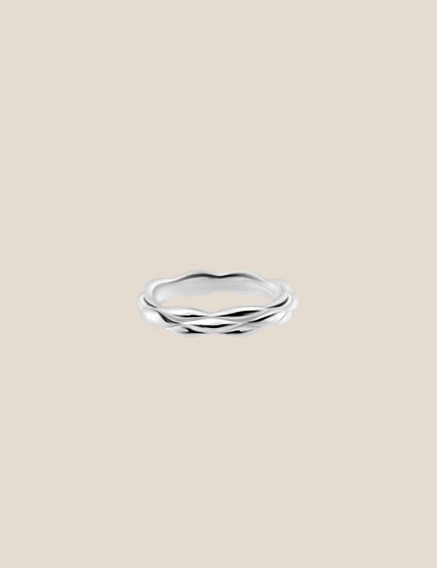 "Isabella Etou" Modern Wave Thin Ring