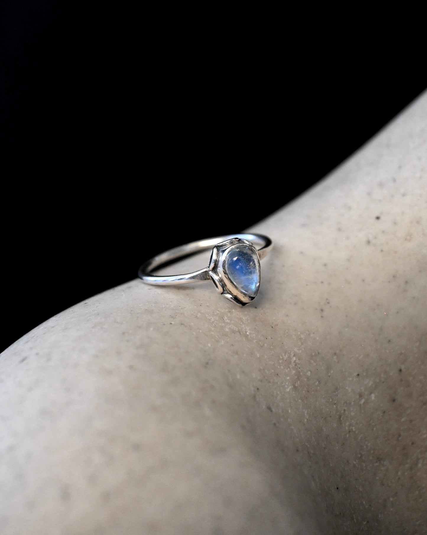 Moonstone Solitaire Ring - 16号