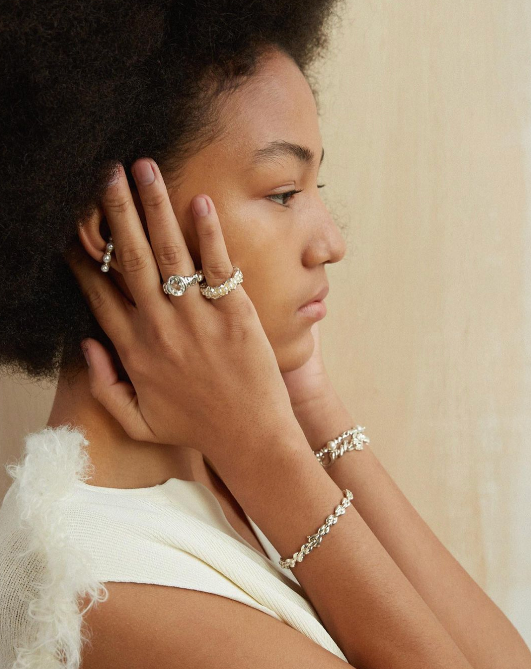 "Isabella Etou" Crinkle Tiny Pearl Earcuff (Single)