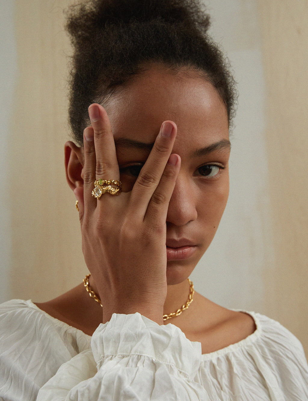 "Isabella Etou" Garnet Crinkle Thin Ring