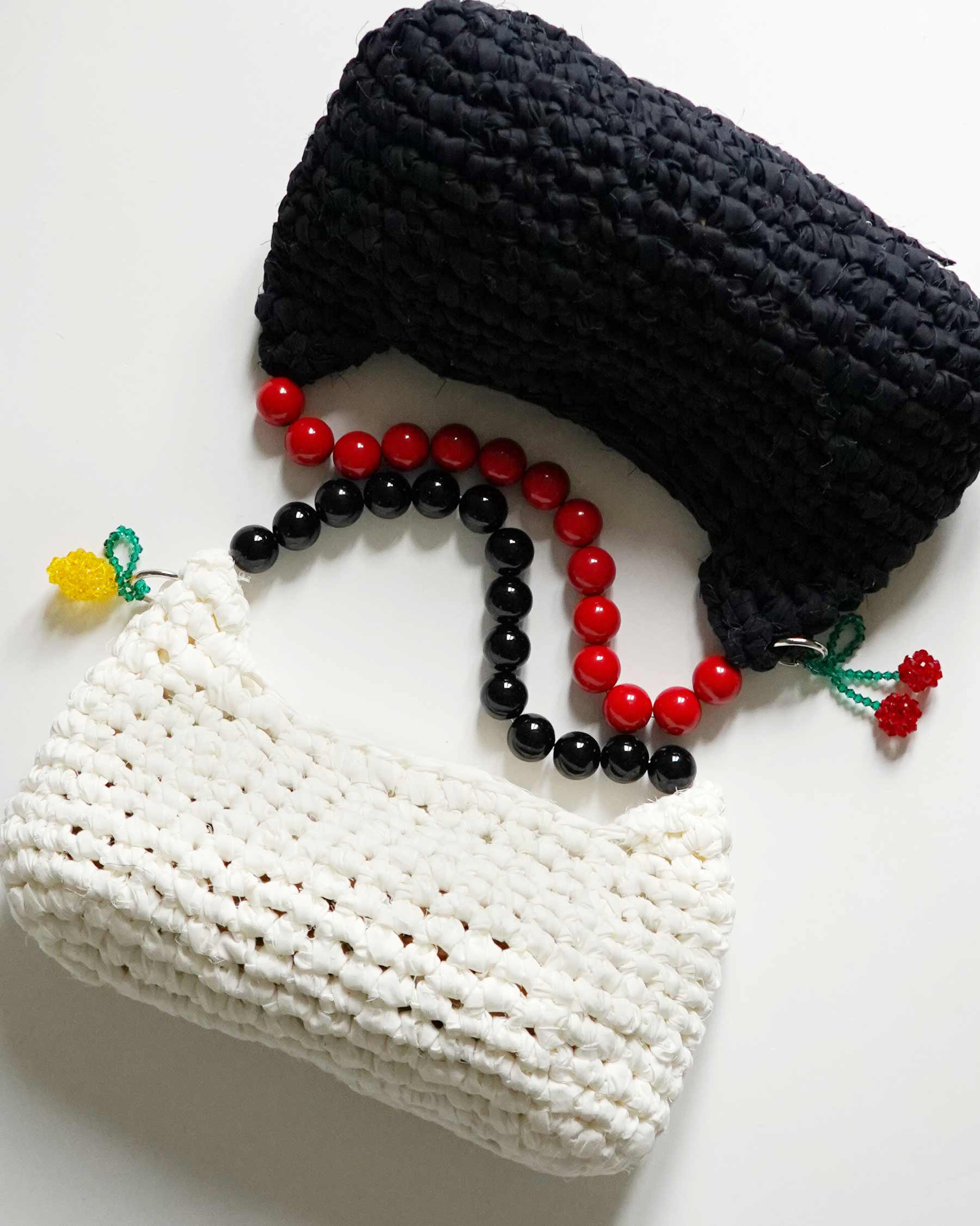 Crochet Beaded Handle Bag with Charm 01