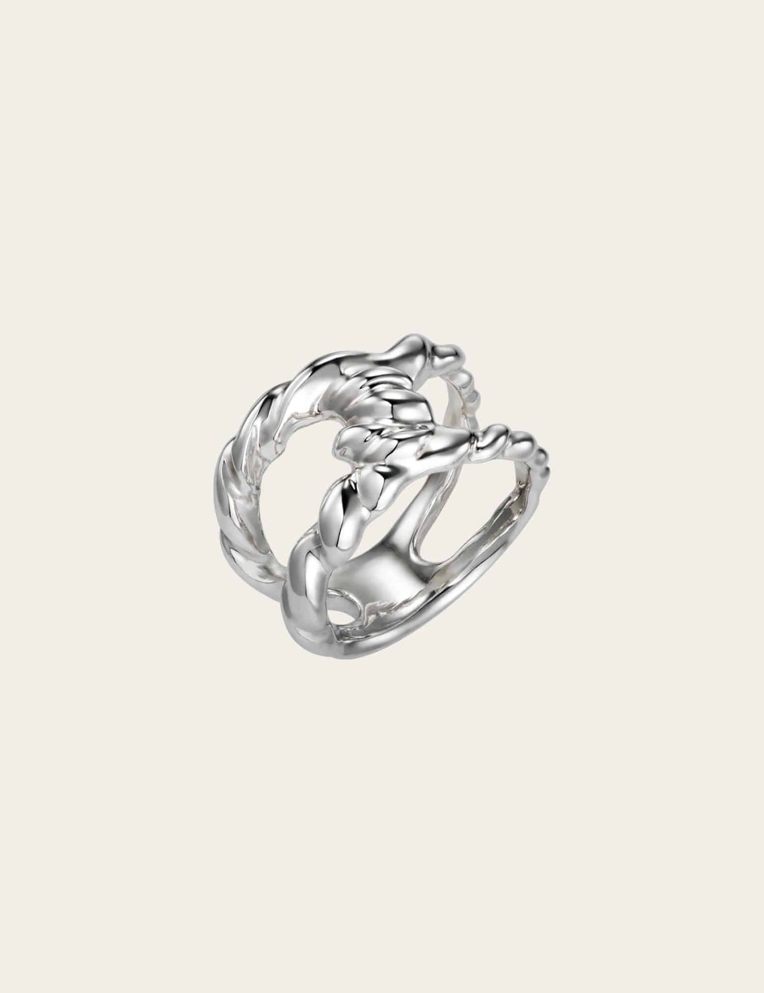 "Isabella Etou" Modern Twist Link Ring