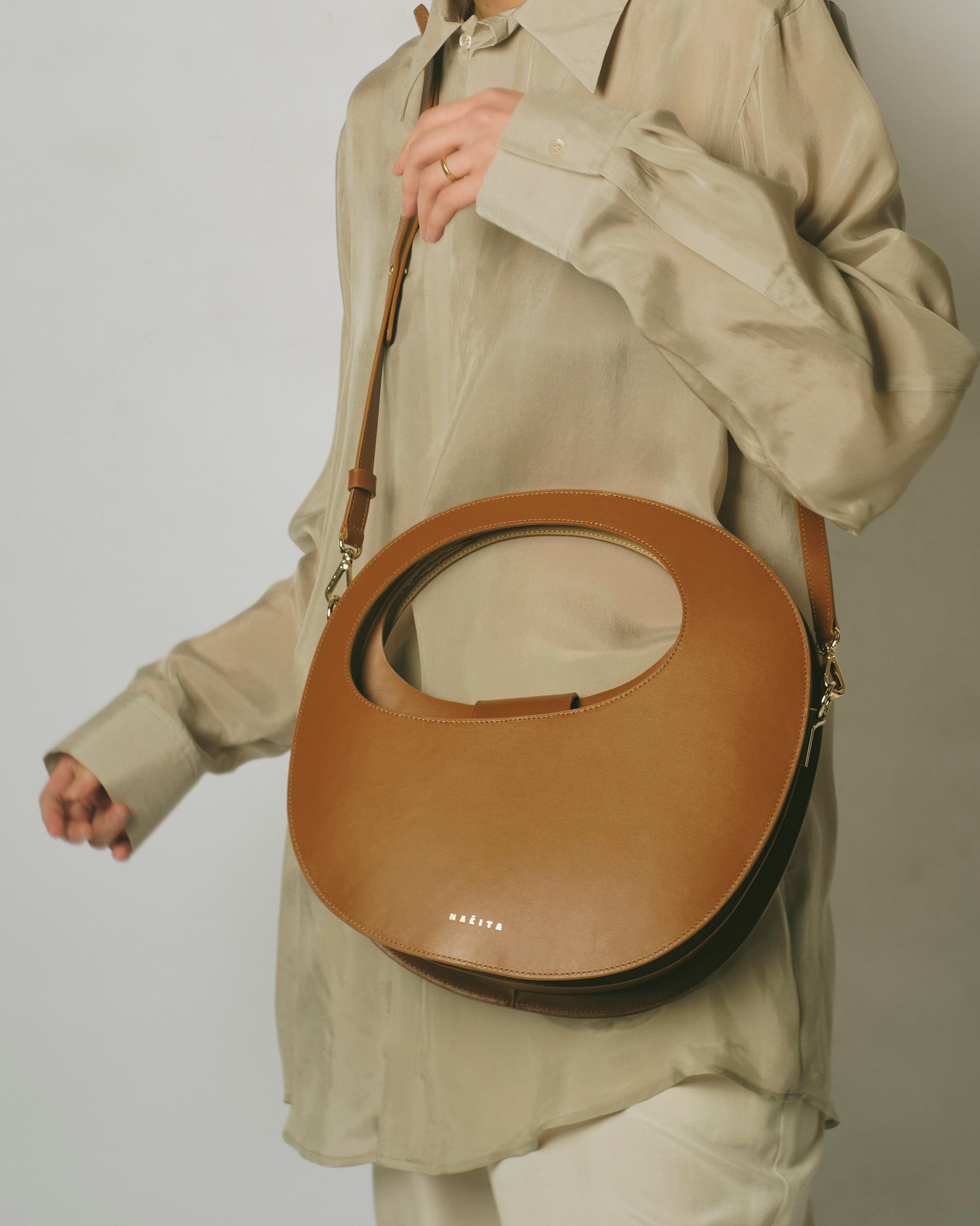 UPCYCLED LEATHER BAG (SQUARE)