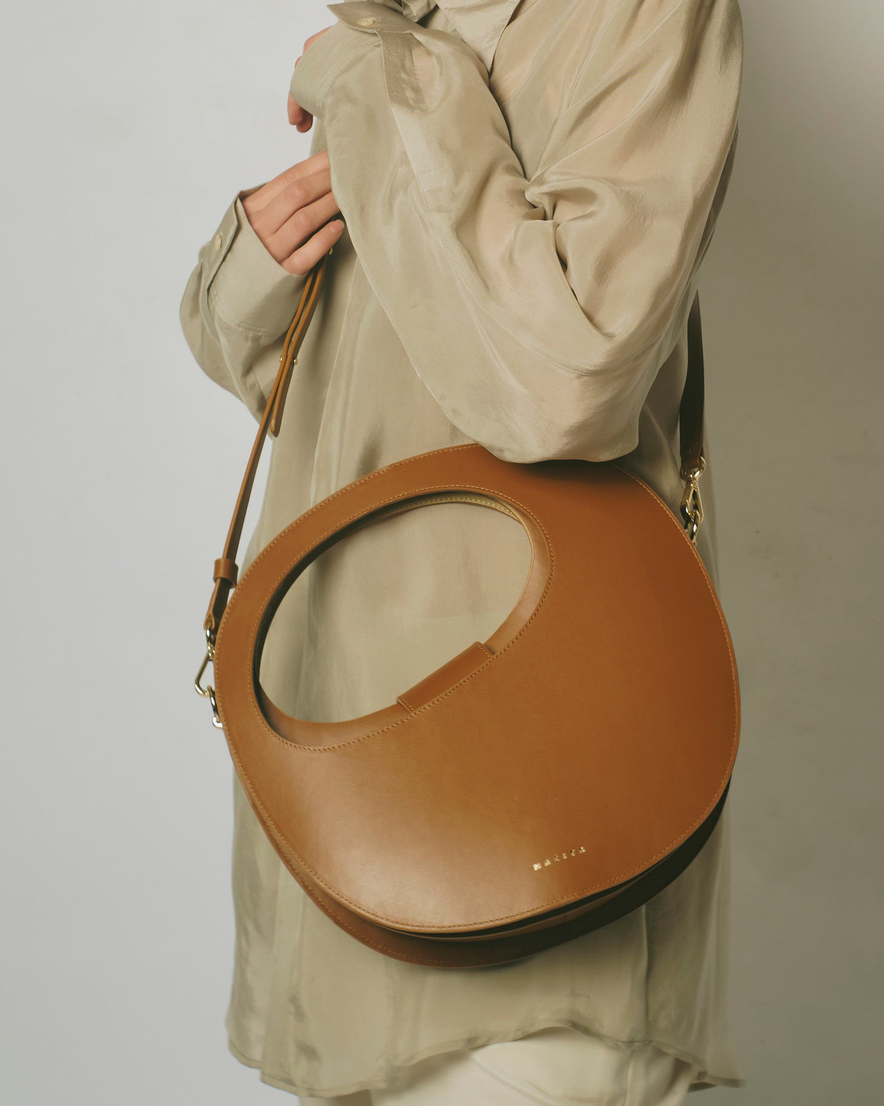UPCYCLED LEATHER BAG (SQUARE)