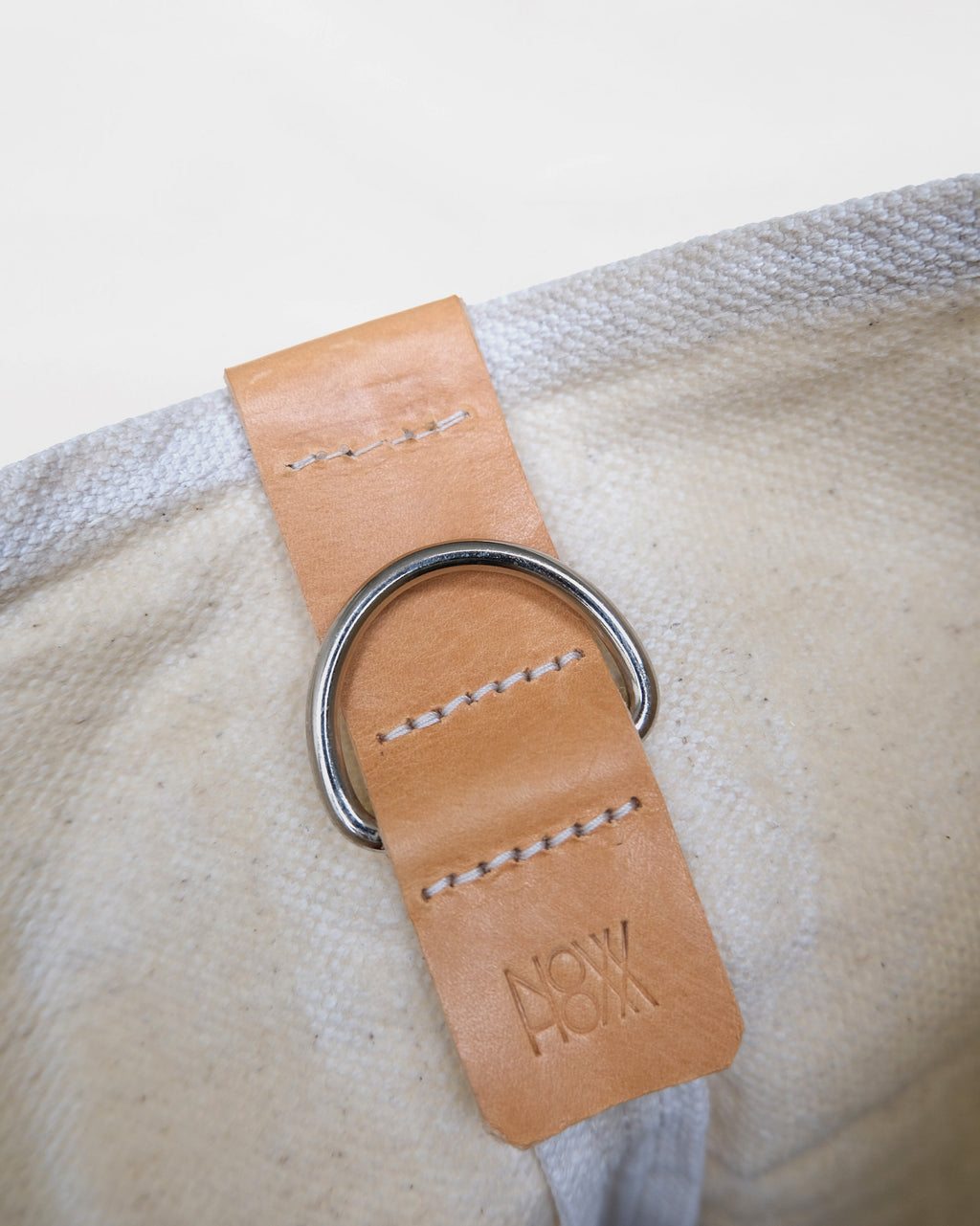 LOWIS - Canvas L