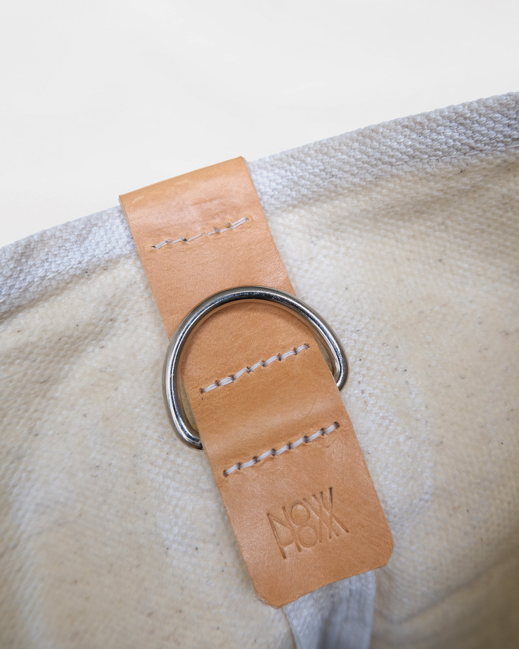 LOWIS - Canvas L