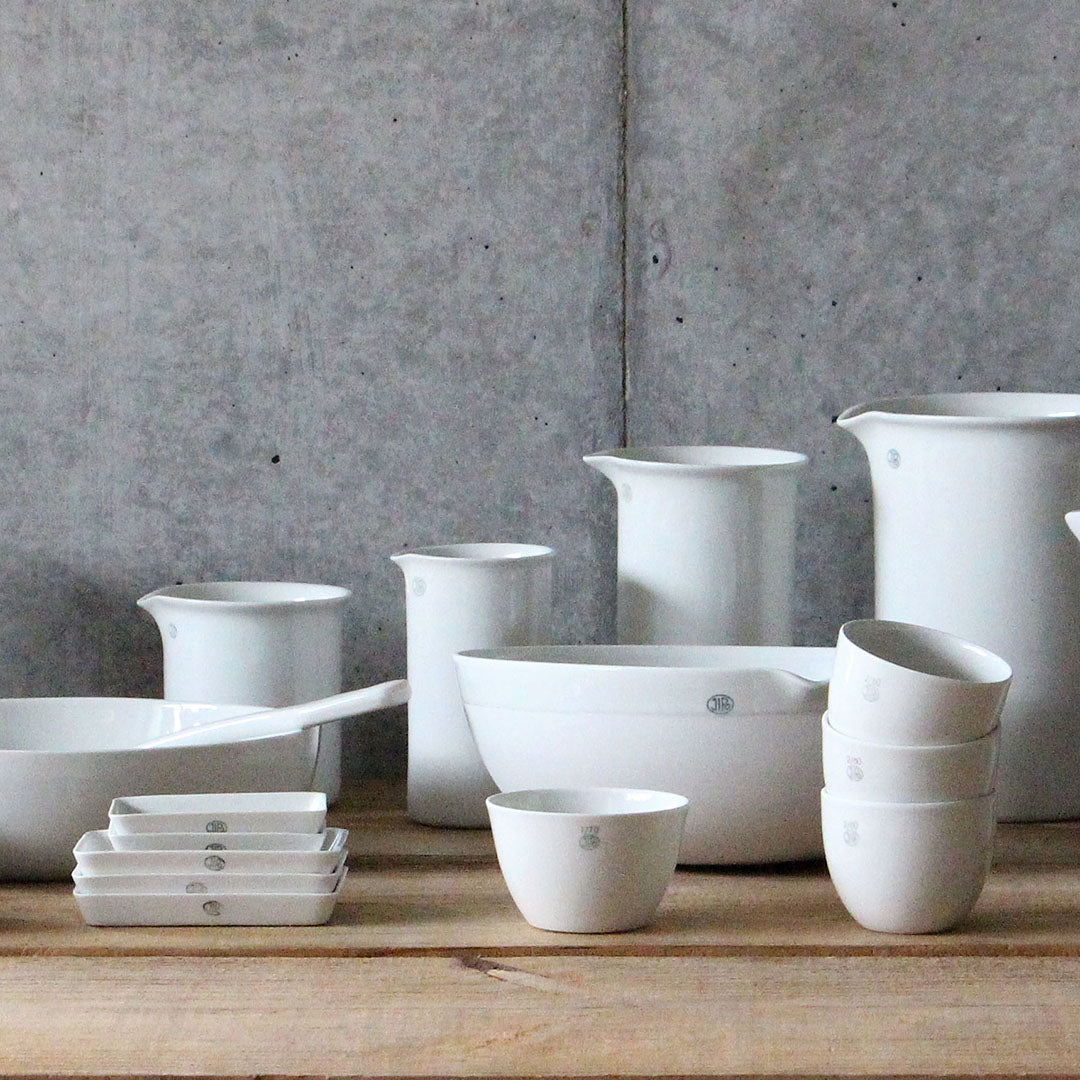 "JIPO" Beaker High Spout - M
