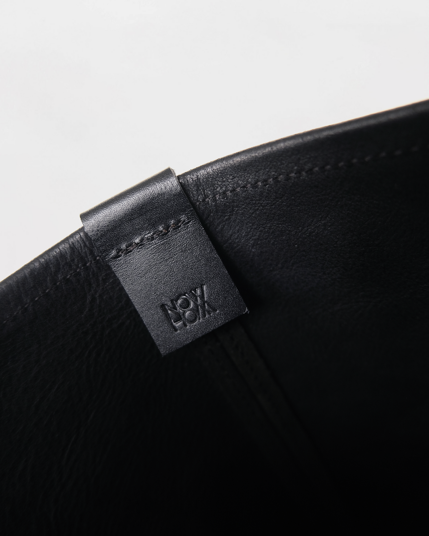 LOWIS - Leather