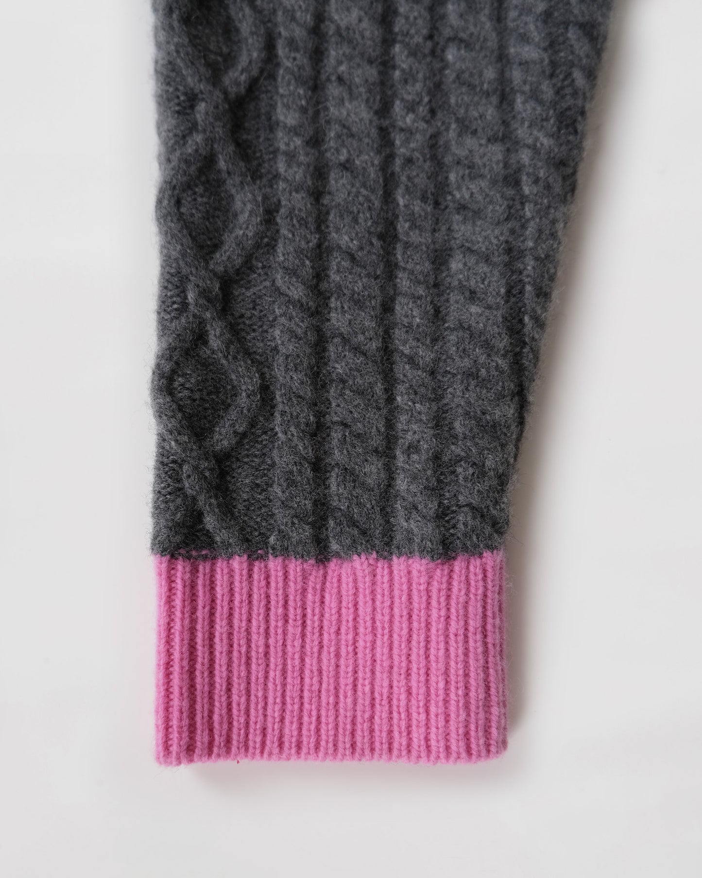 404 Cropped Cable Knit by RYE TENDER - Gray × Pink